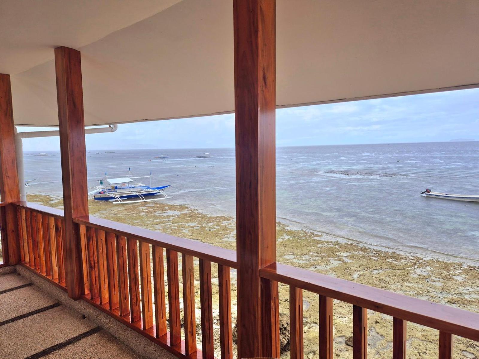 Quo Vadis Dive Resort Moalboal Exterior photo